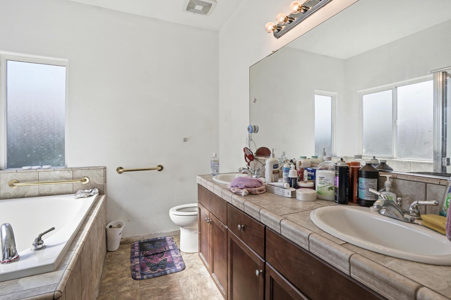7438 Ensminger Ave E, Visalia, CA 93291