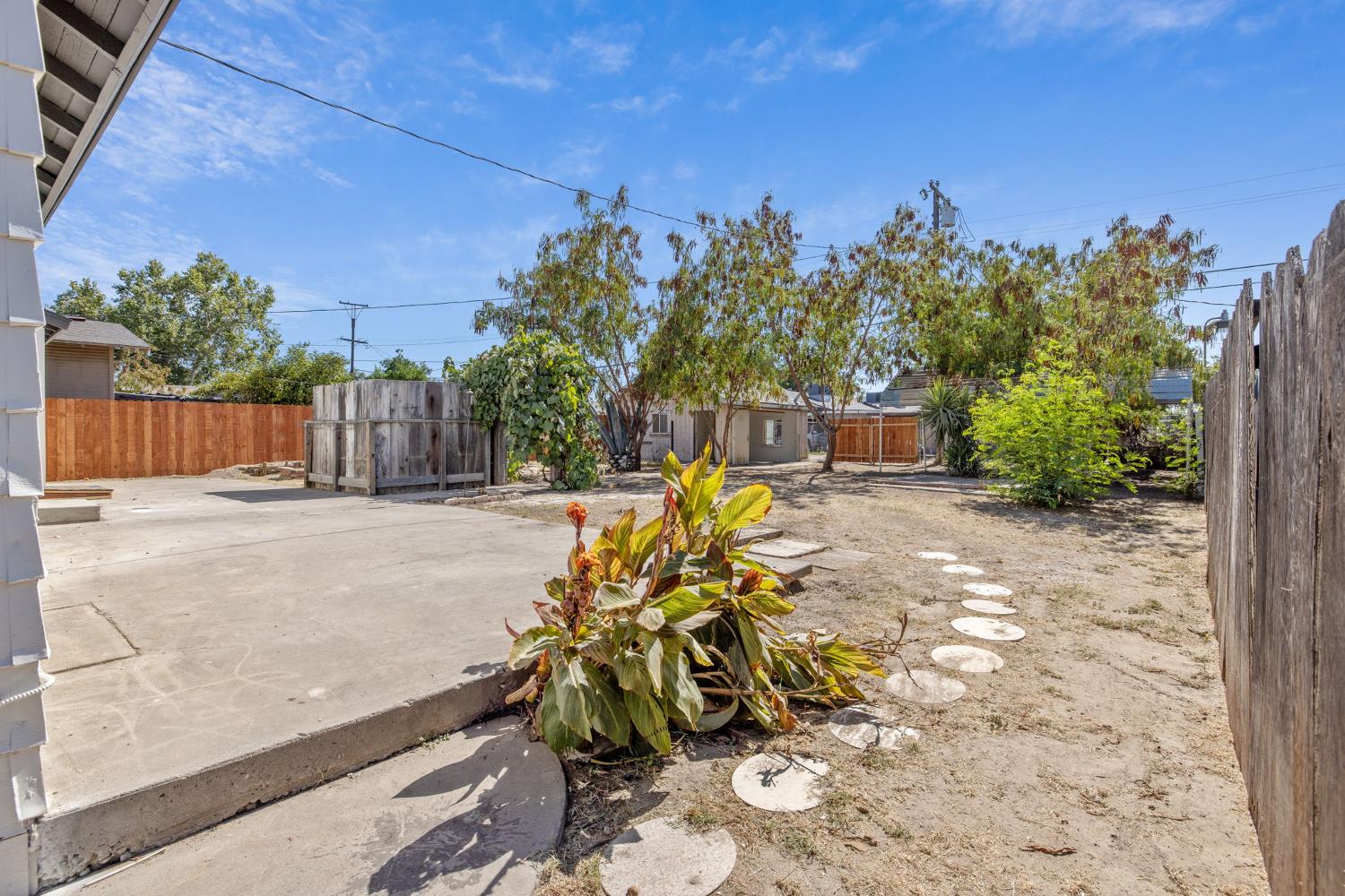 2640 S 11th St, Fresno, CA 93725