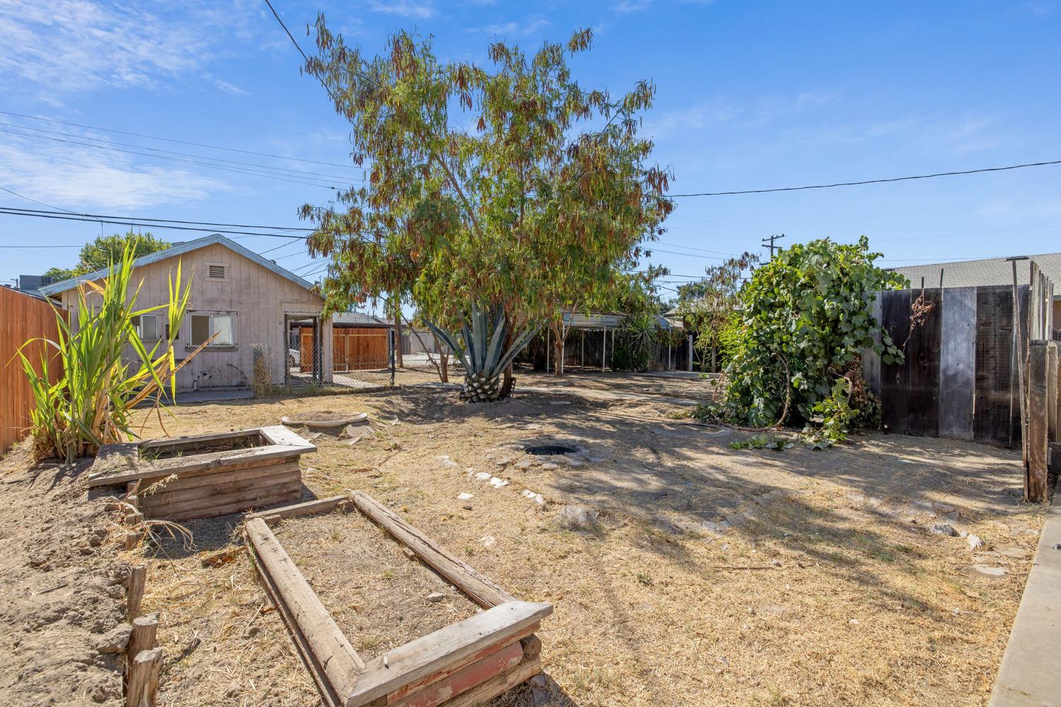 2640 S 11th St, Fresno, CA 93725