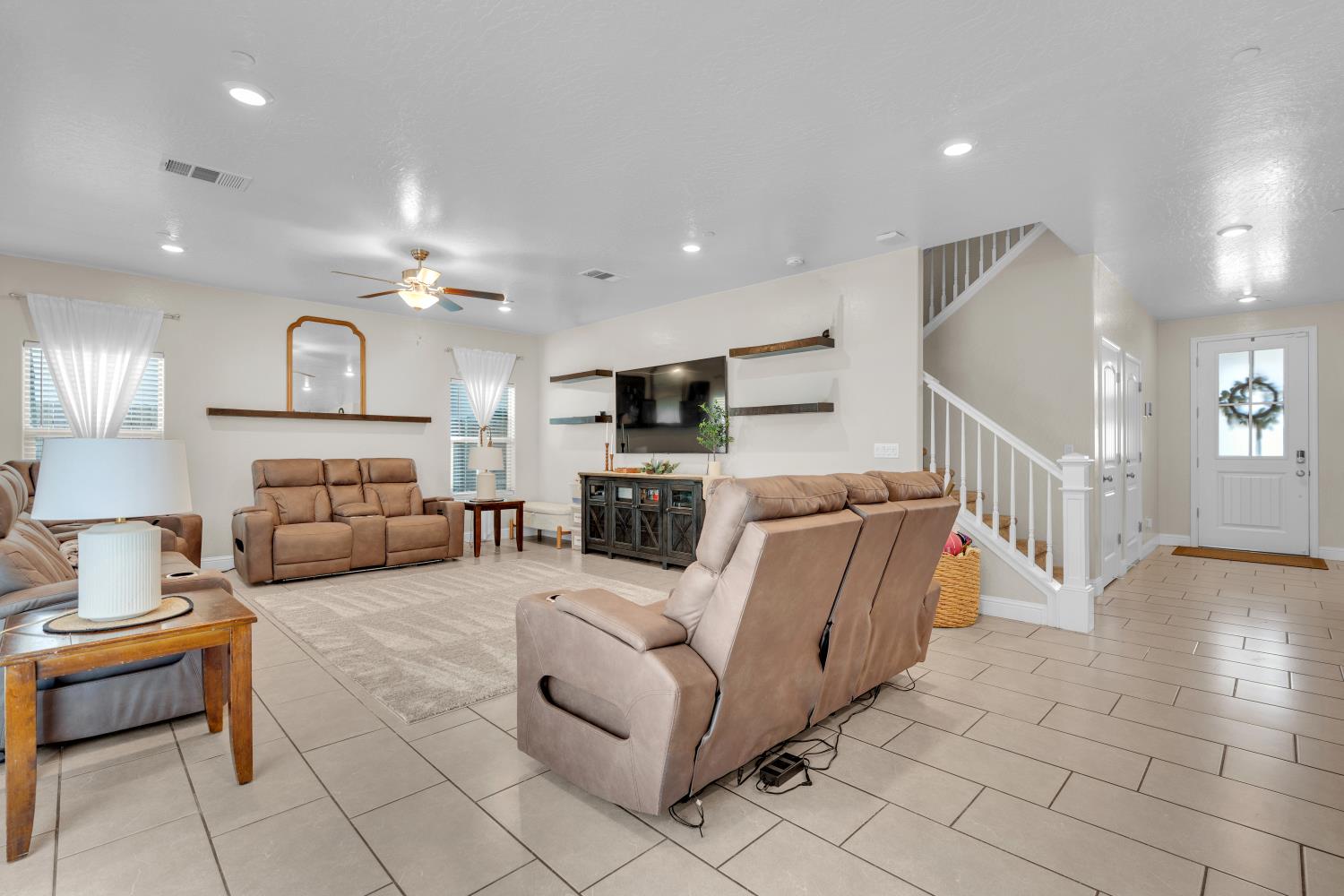 5955 E Belgravia Ave, Fresno, CA 93727