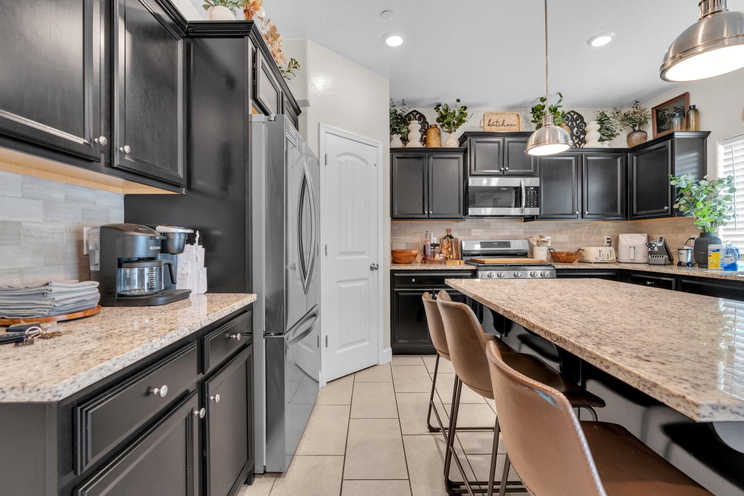 5955 E Belgravia Ave, Fresno, CA 93727
