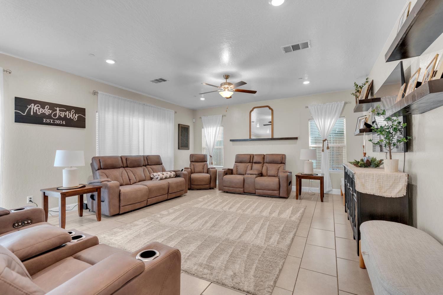 5955 E Belgravia Ave, Fresno, CA 93727