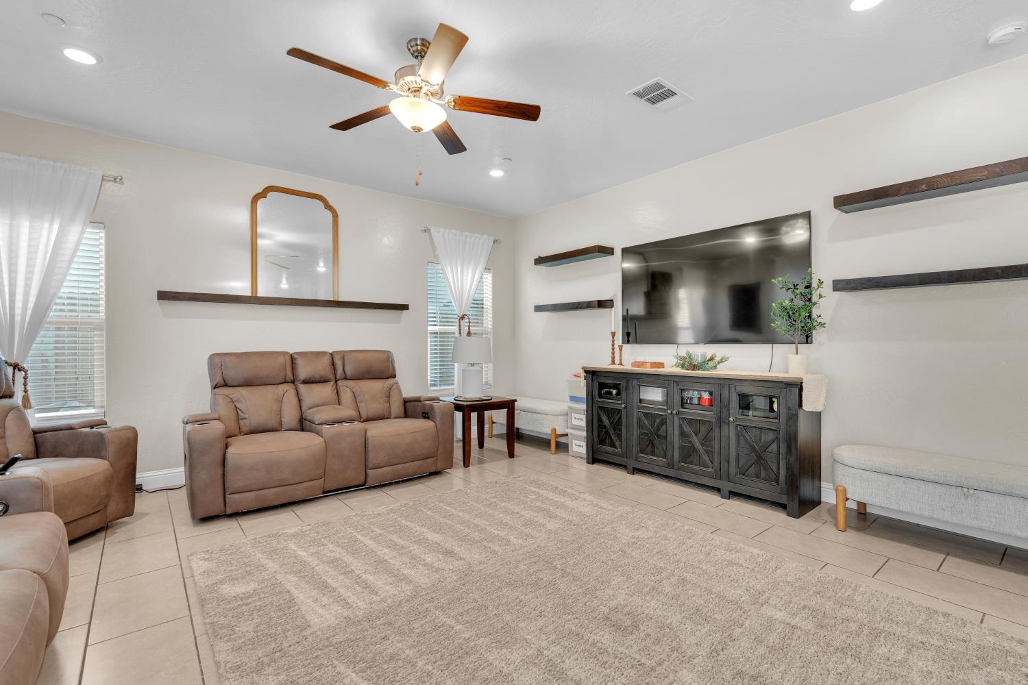 5955 E Belgravia Ave, Fresno, CA 93727