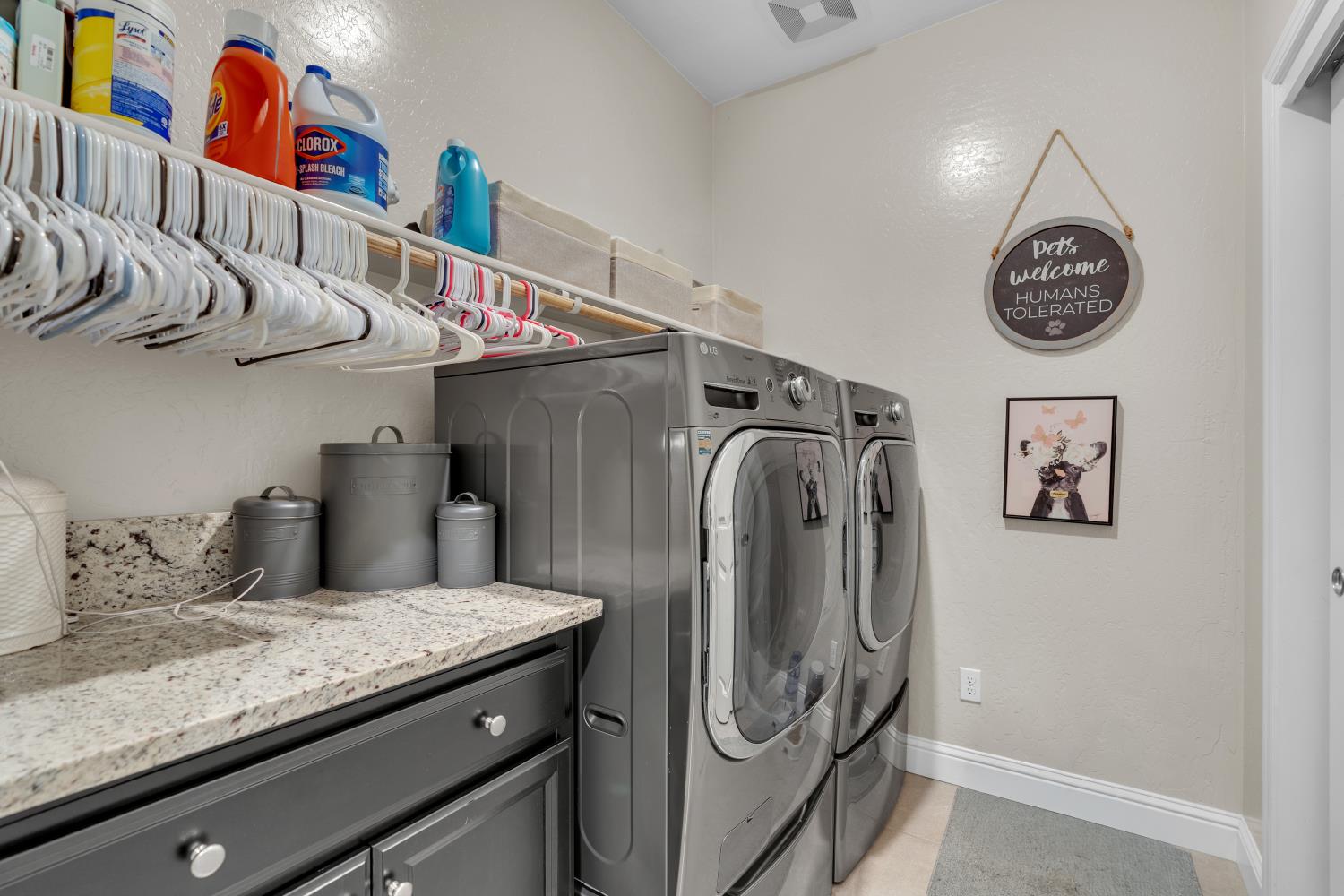 5955 E Belgravia Ave, Fresno, CA 93727