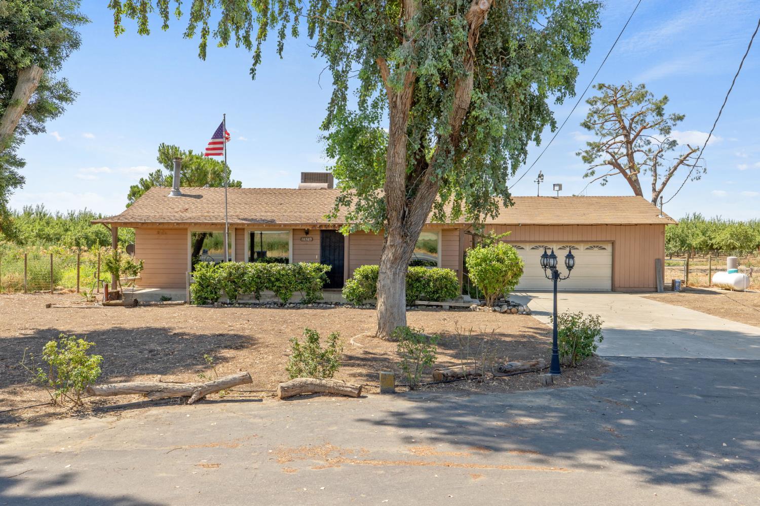 16565 Lacey Blvd, Lemoore, CA 93245