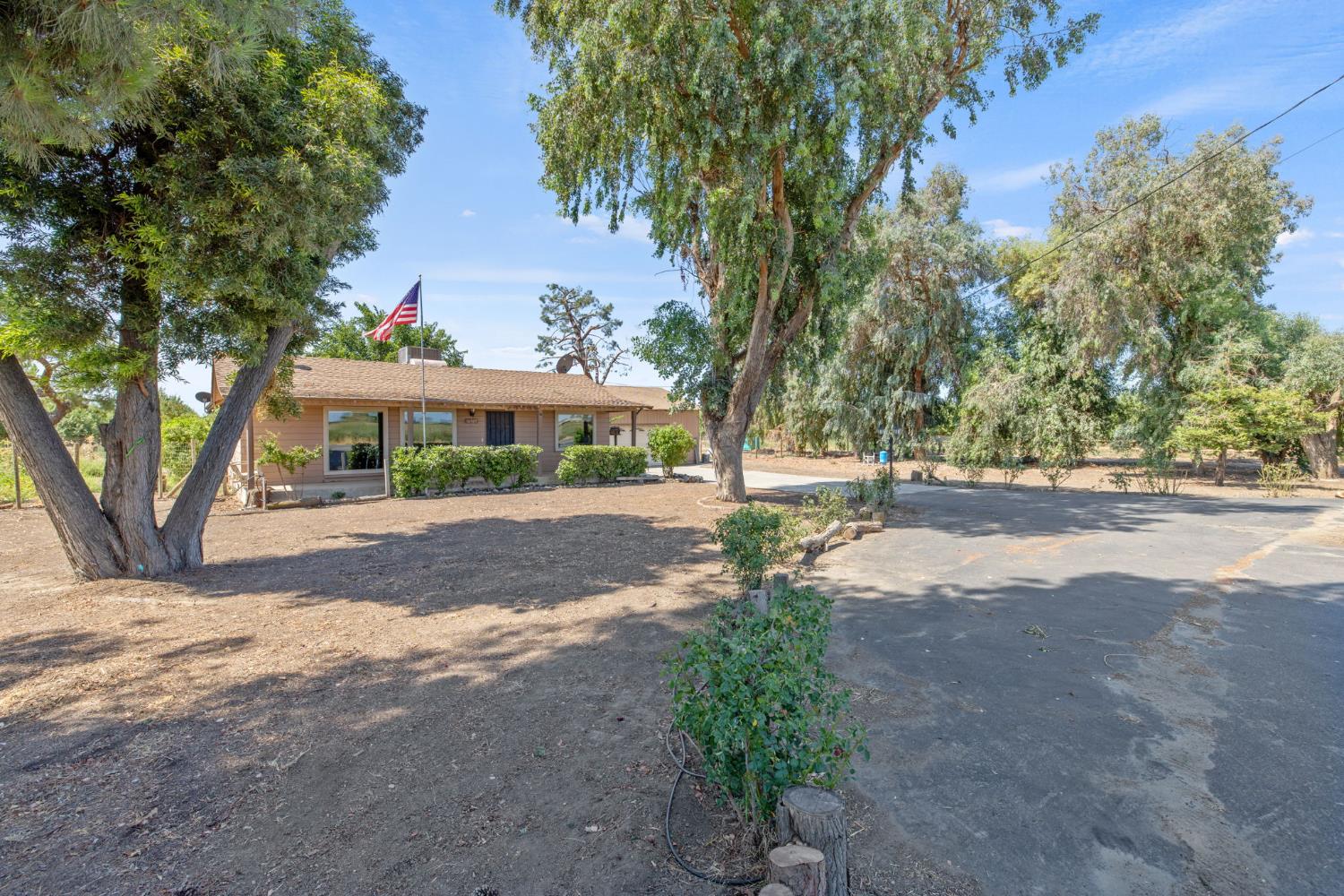 16565 Lacey Blvd, Lemoore, CA 93245