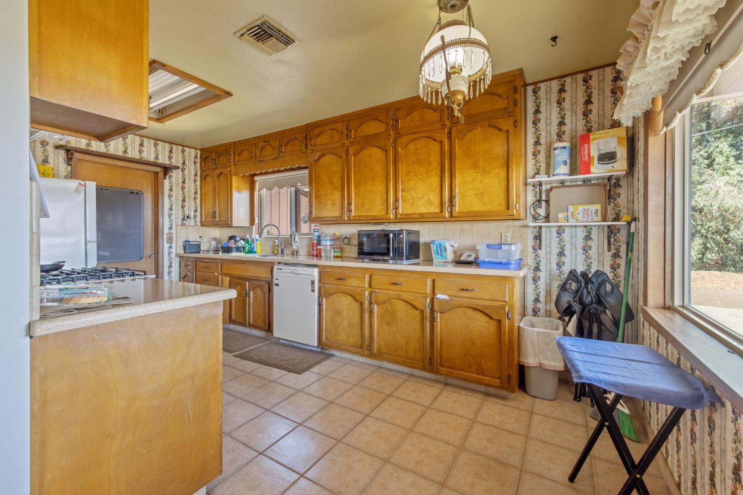 16565 Lacey Blvd, Lemoore, CA 93245