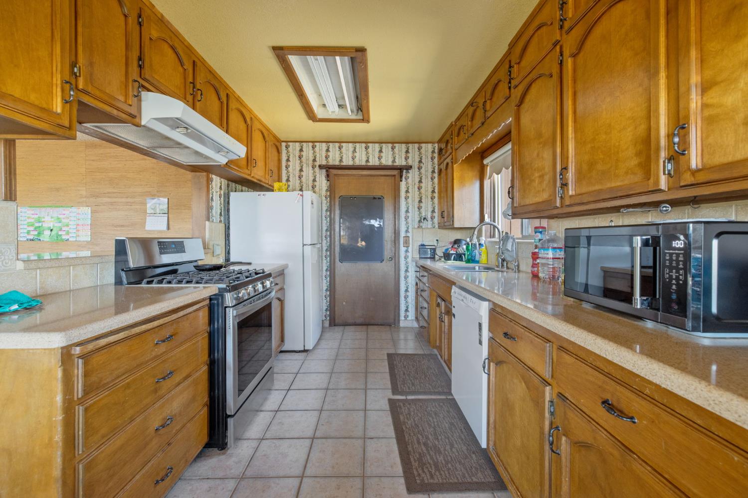 16565 Lacey Blvd, Lemoore, CA 93245
