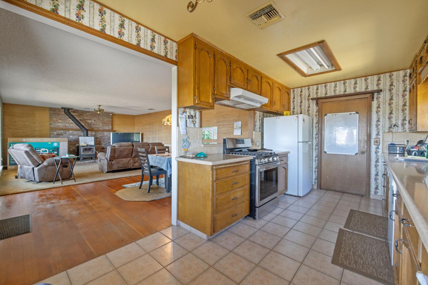 16565 Lacey Blvd, Lemoore, CA 93245