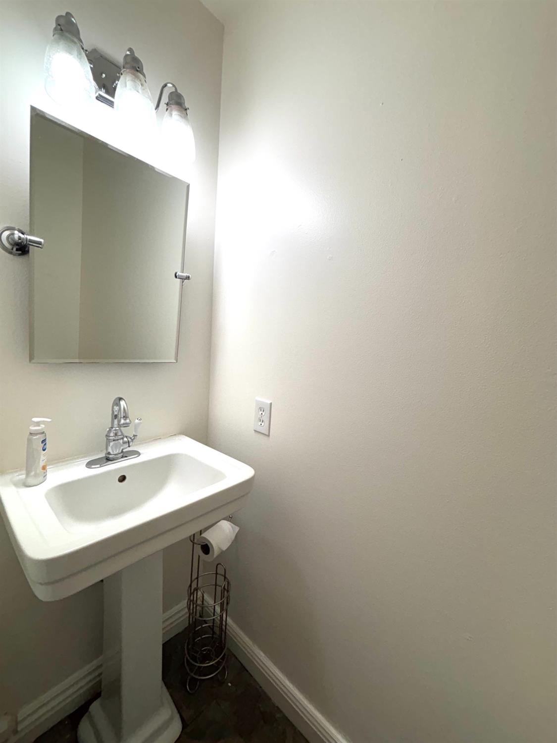 4929 N Winery Cir #112, Fresno, CA 93726