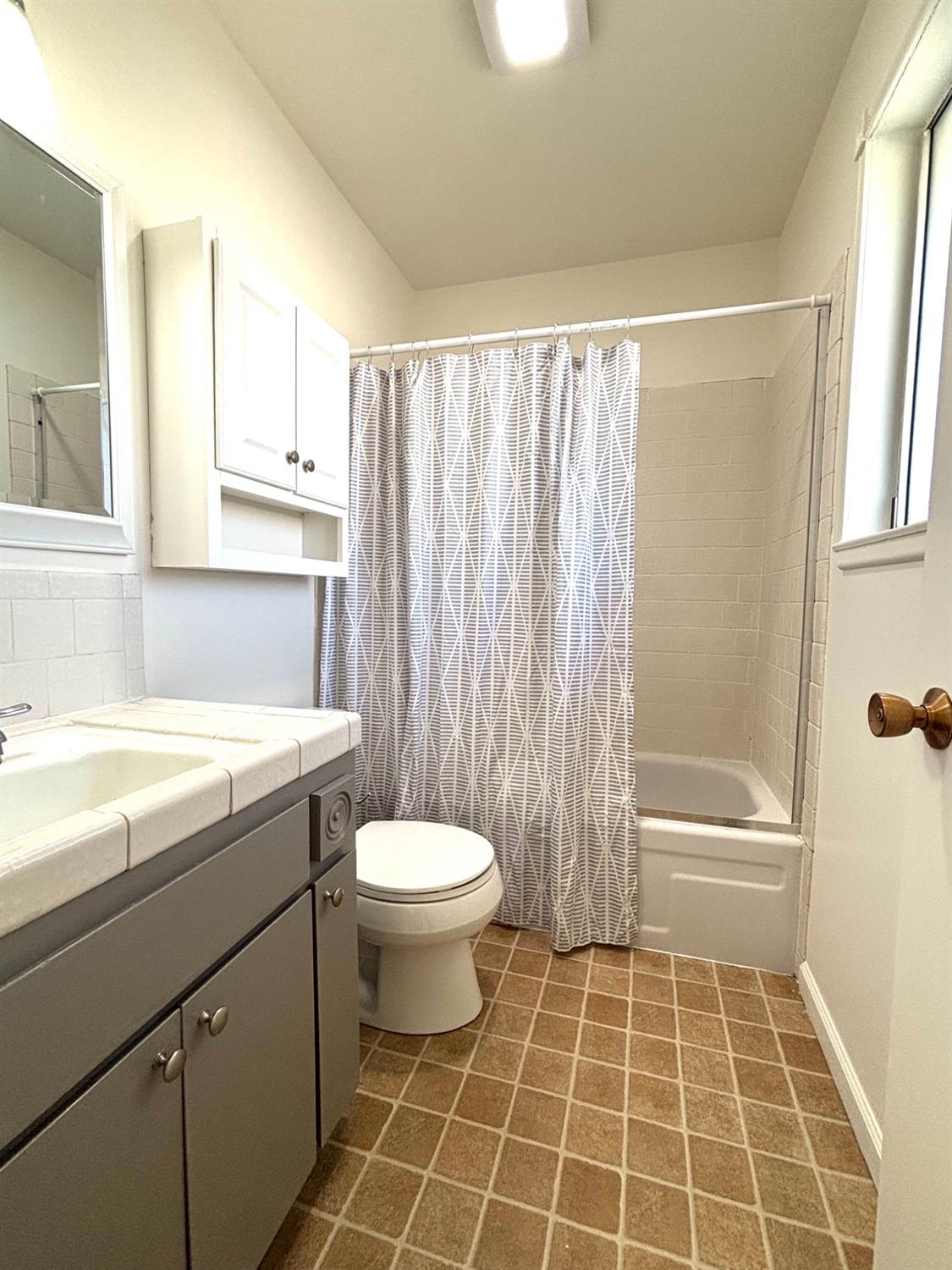 4929 N Winery Cir #112, Fresno, CA 93726