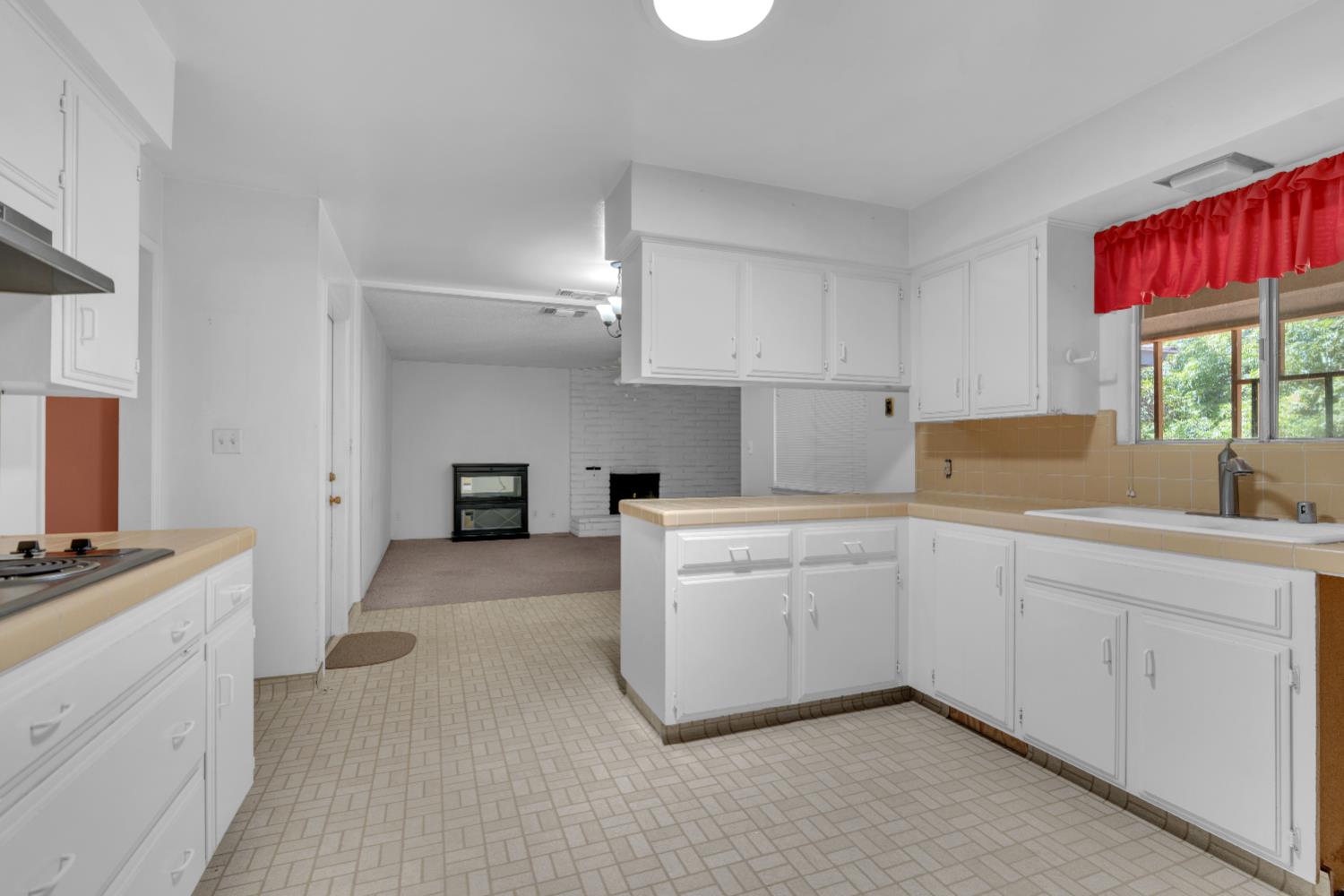 6805 N Backer, Fresno, CA 93710