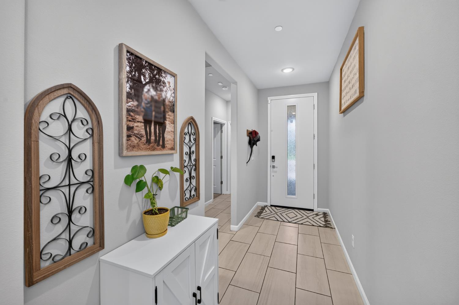 4113 Sussex Ave, Clovis, CA 93619