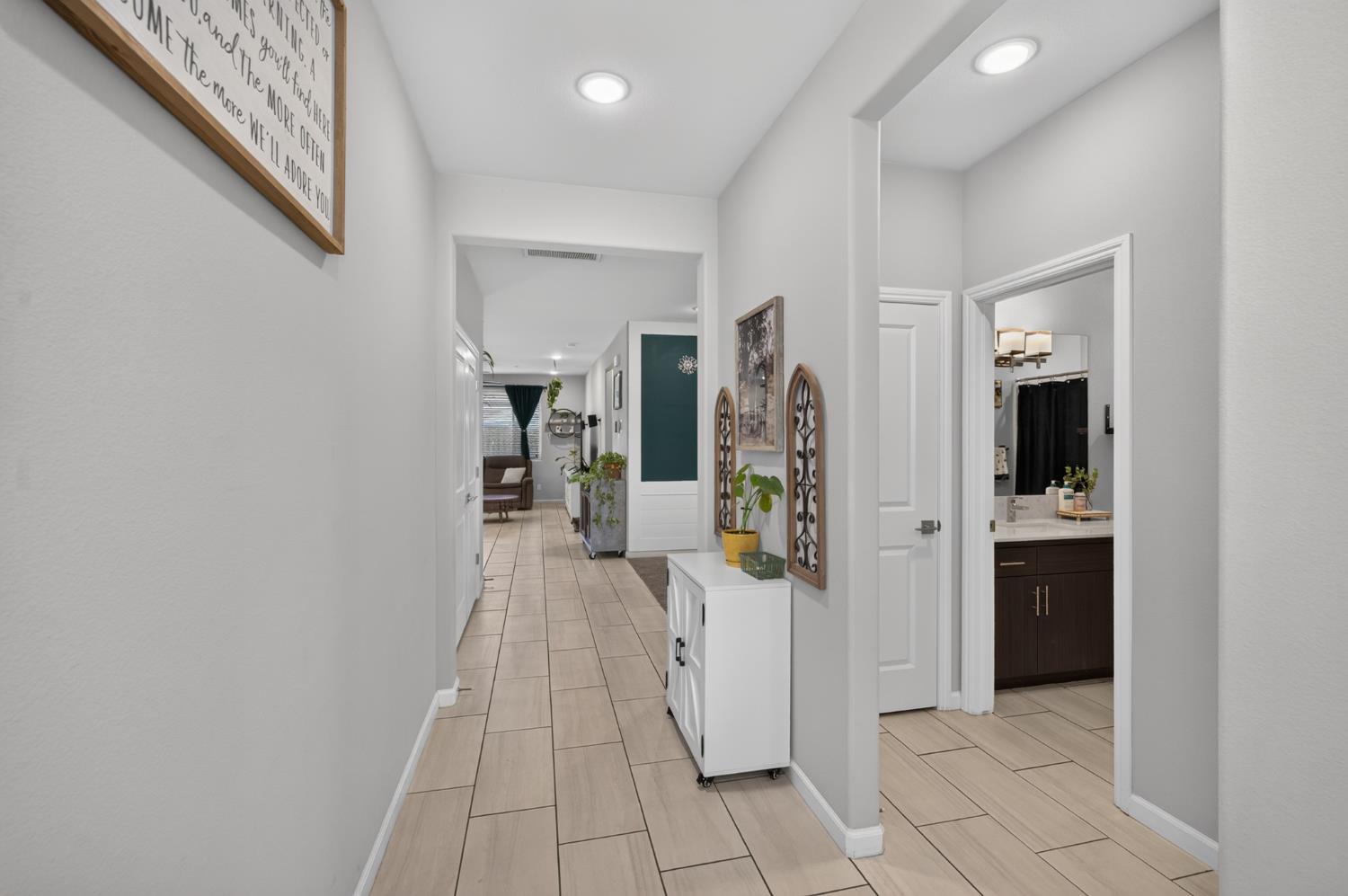 4113 Sussex Ave, Clovis, CA 93619