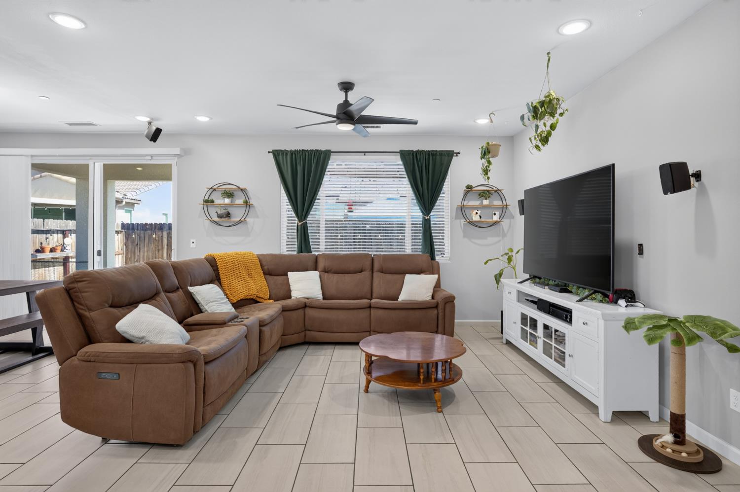 4113 Sussex Ave, Clovis, CA 93619