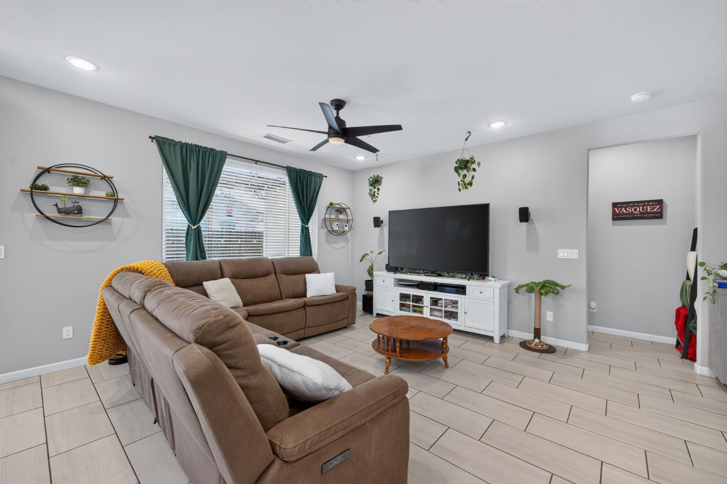 4113 Sussex Ave, Clovis, CA 93619