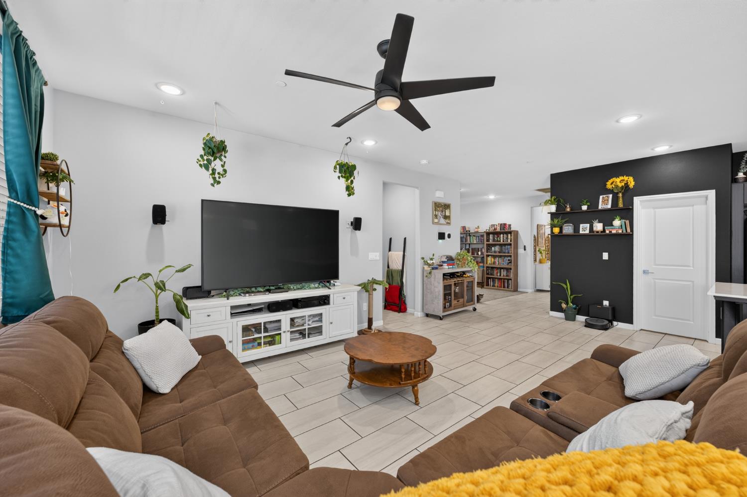 4113 Sussex Ave, Clovis, CA 93619