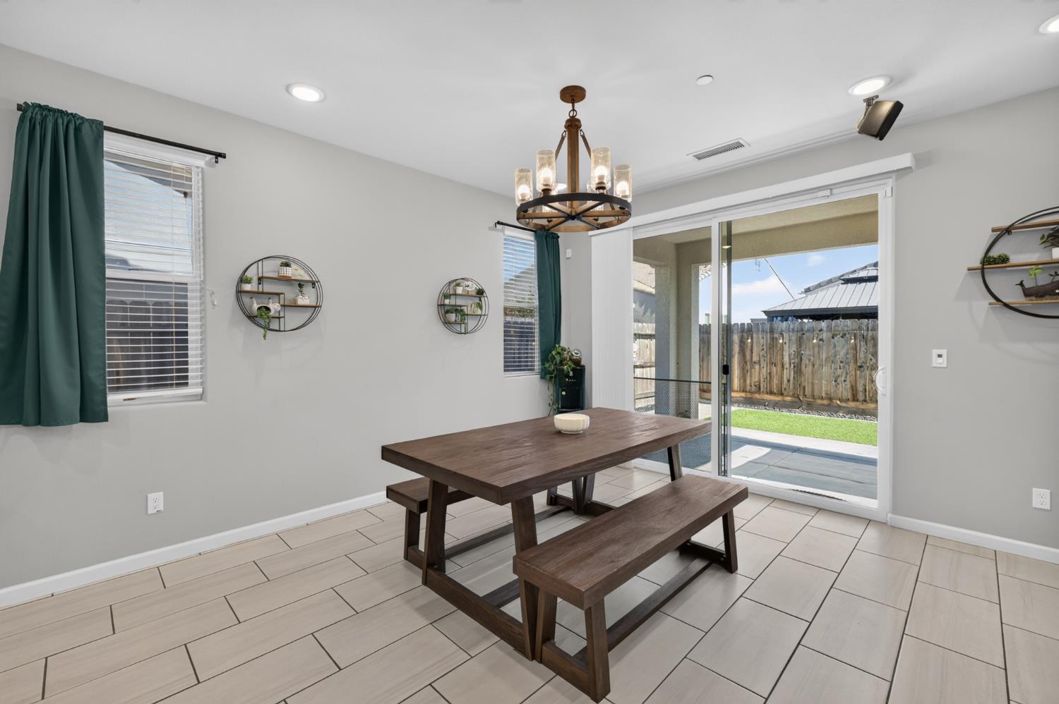 4113 Sussex Ave, Clovis, CA 93619