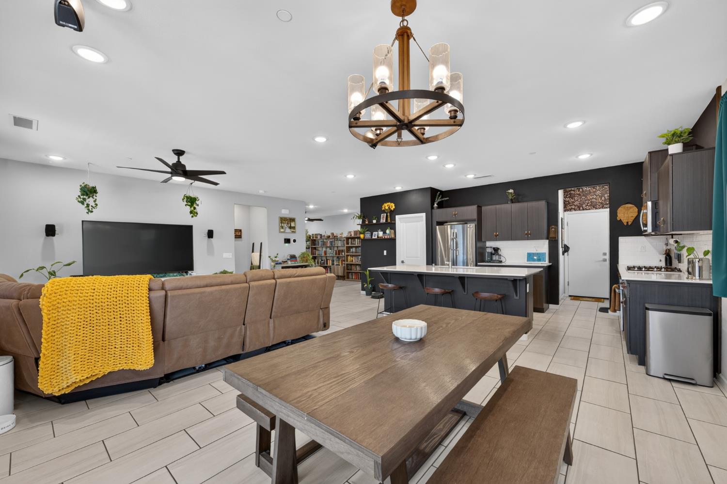 4113 Sussex Ave, Clovis, CA 93619