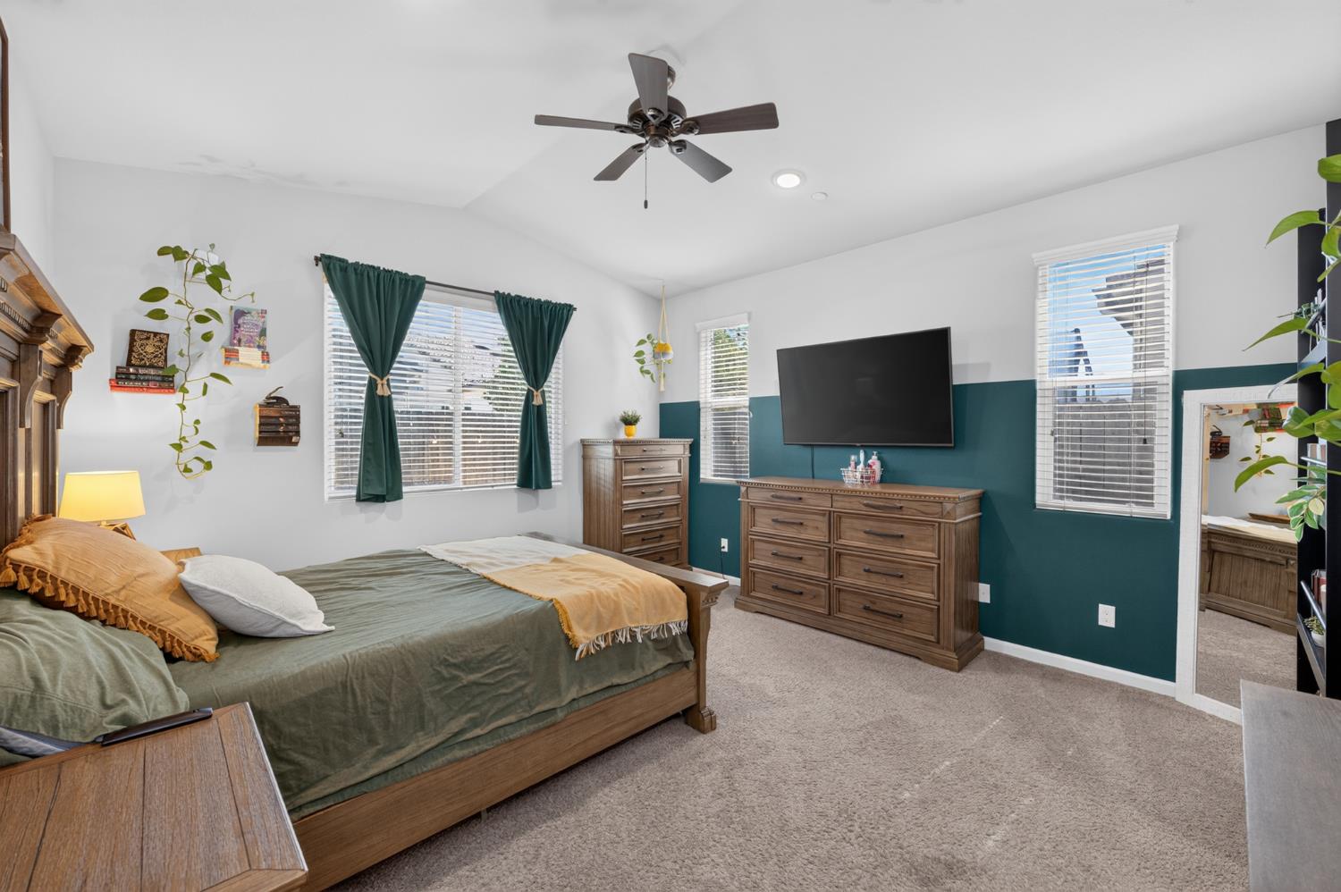4113 Sussex Ave, Clovis, CA 93619