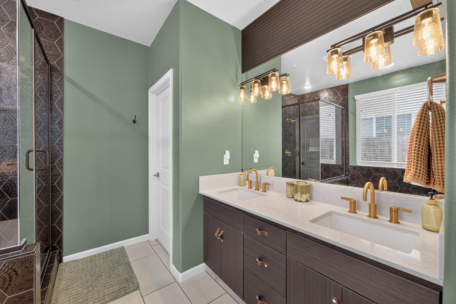 4113 Sussex Ave, Clovis, CA 93619