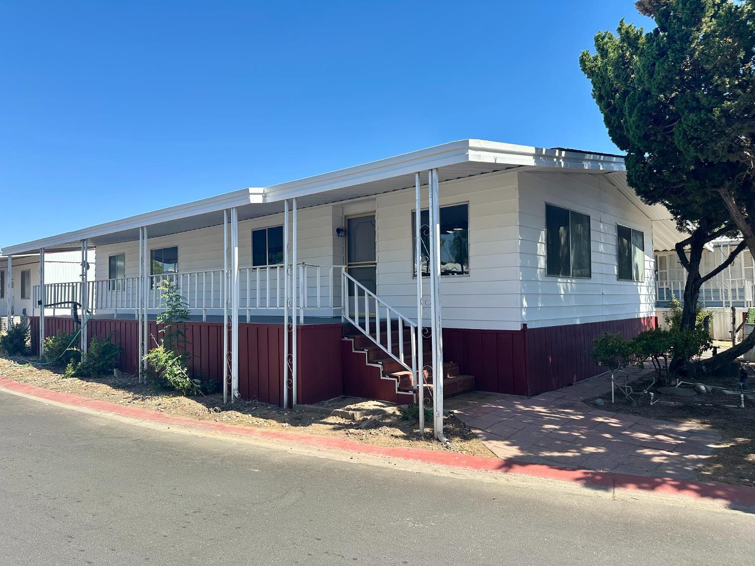 3556 Duke #150, Fresno, CA 93727