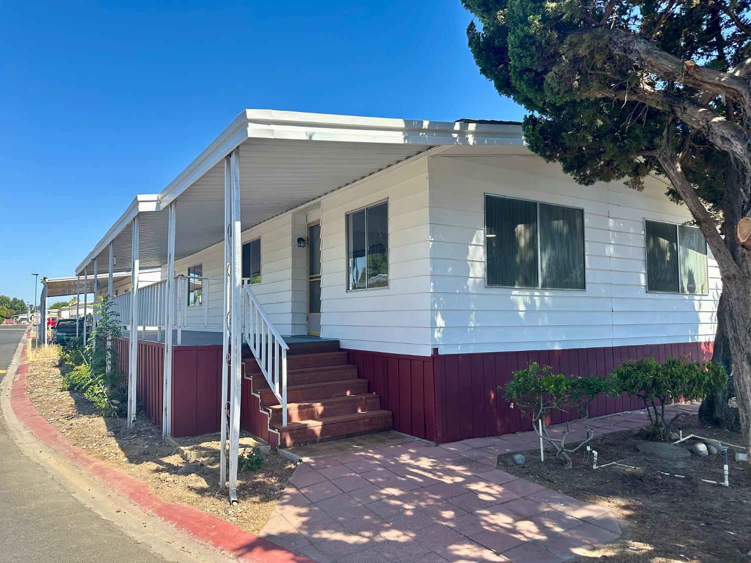 3556 Duke #150, Fresno, CA 93727