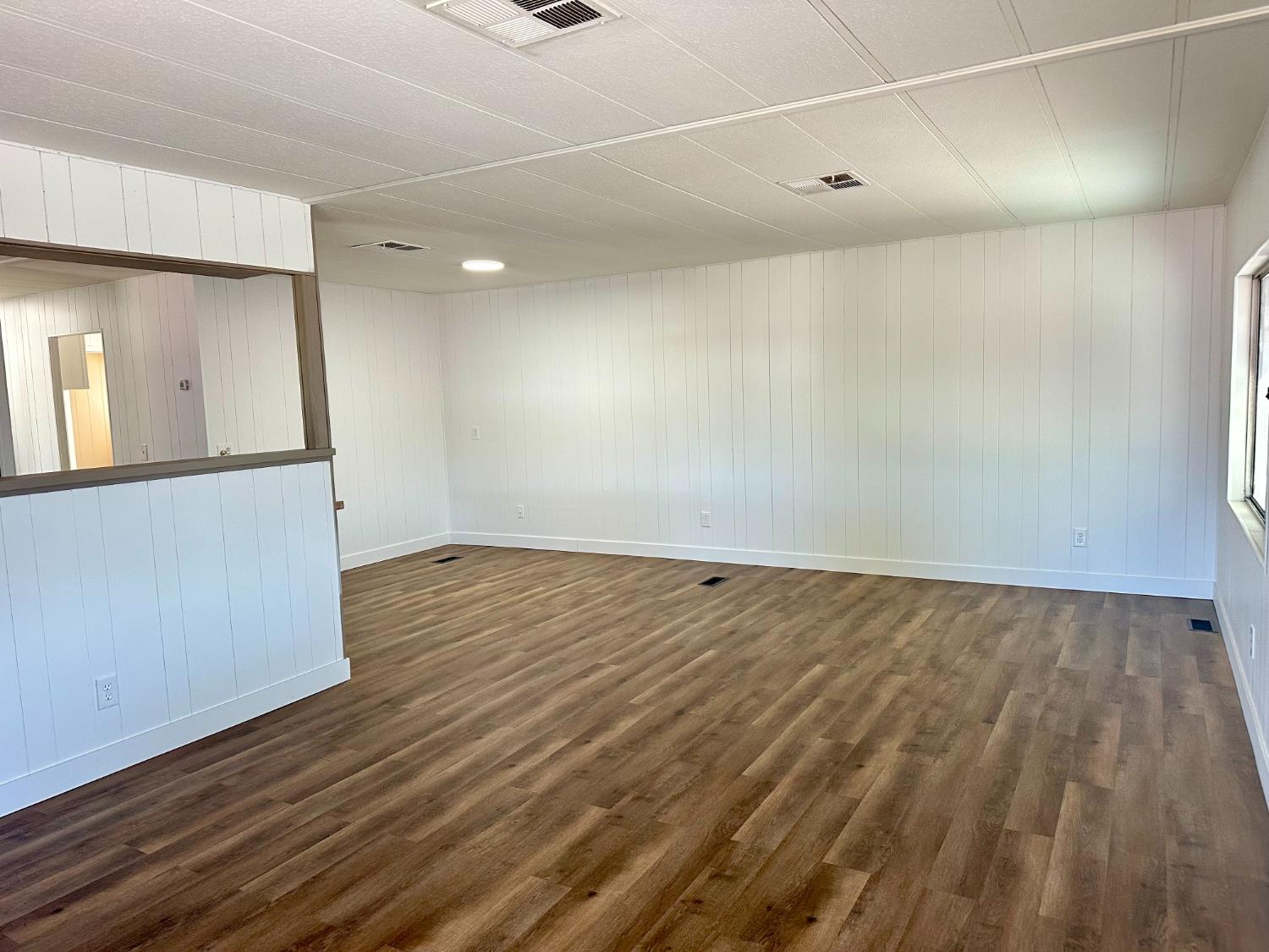 3556 Duke #150, Fresno, CA 93727