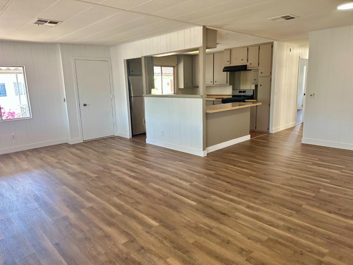 3556 Duke #150, Fresno, CA 93727