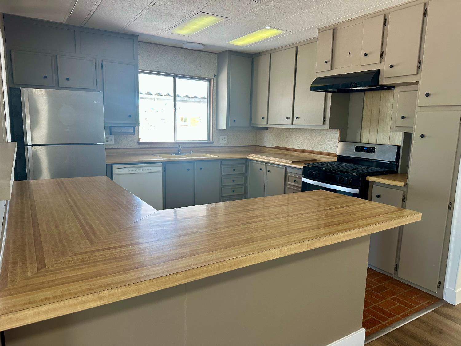 3556 Duke #150, Fresno, CA 93727