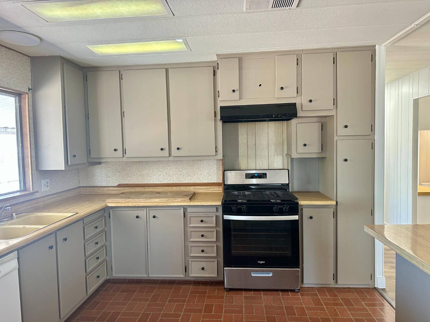 3556 Duke #150, Fresno, CA 93727