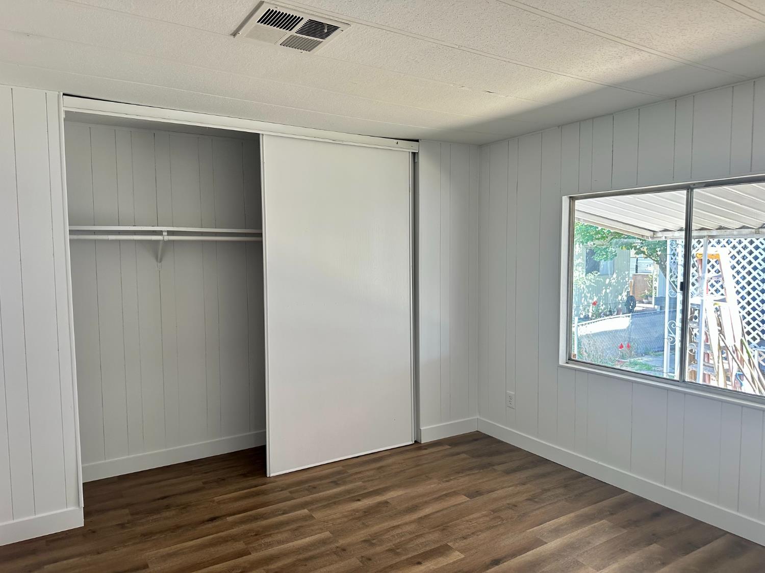 3556 Duke #150, Fresno, CA 93727
