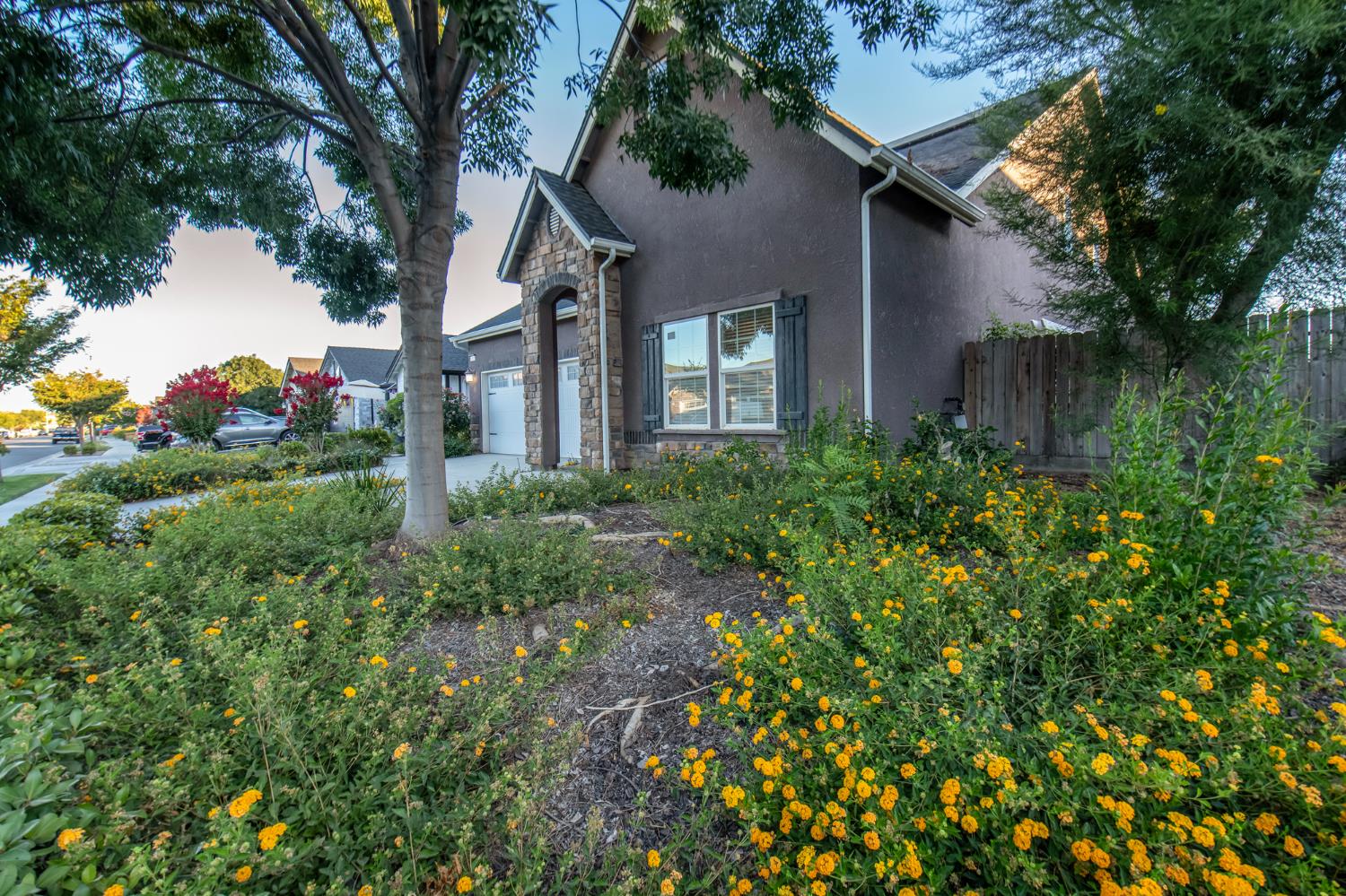 3728 W Ceres Ct, Visalia, CA 93291