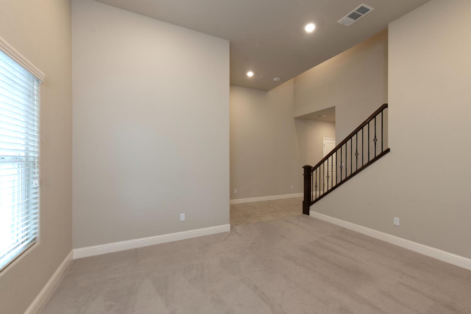 3728 W Ceres Ct, Visalia, CA 93291