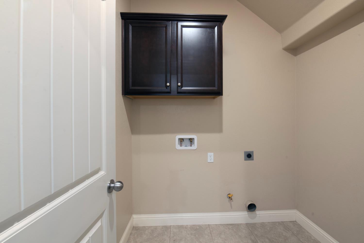 3728 W Ceres Ct, Visalia, CA 93291