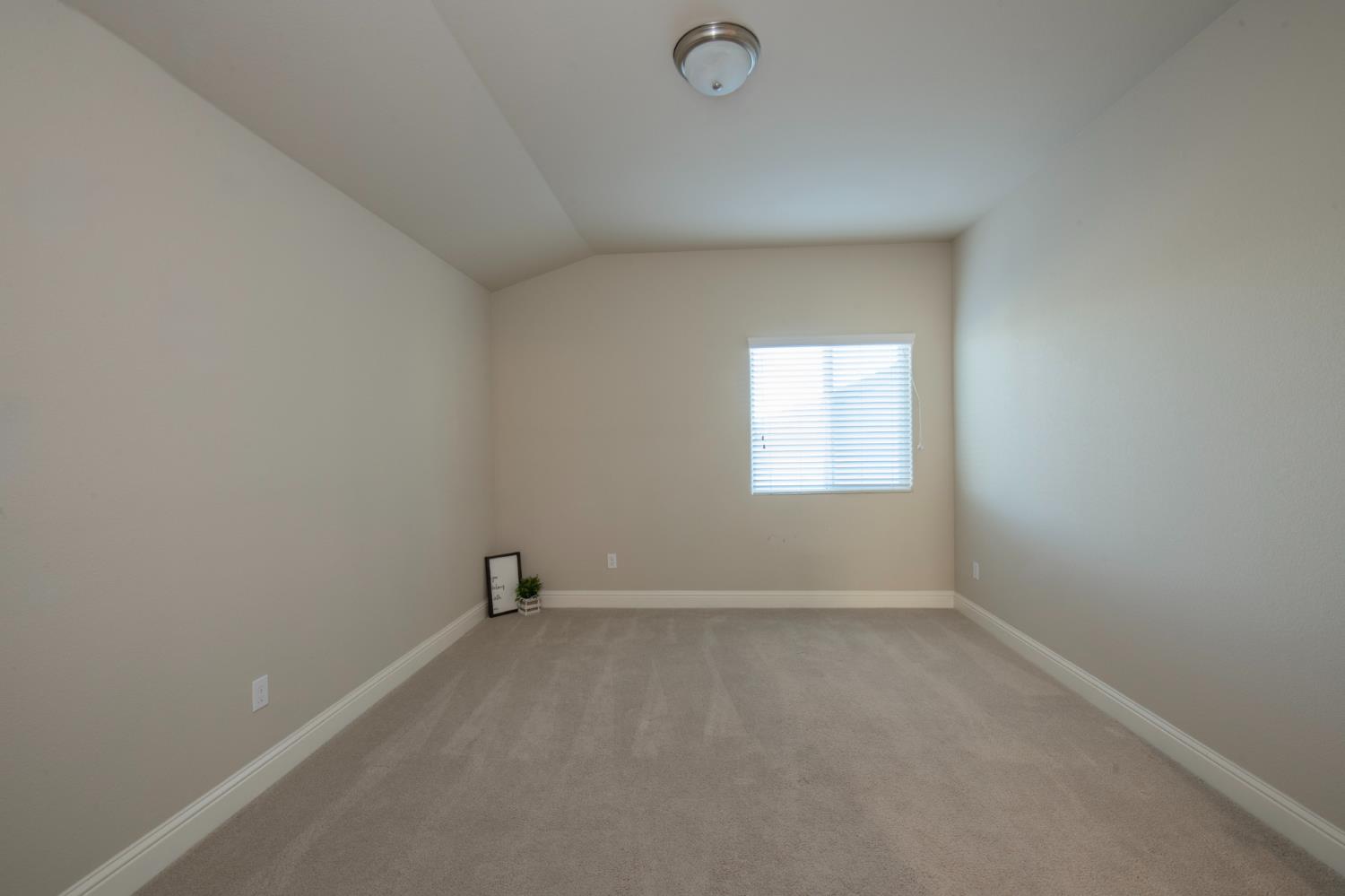 3728 W Ceres Ct, Visalia, CA 93291