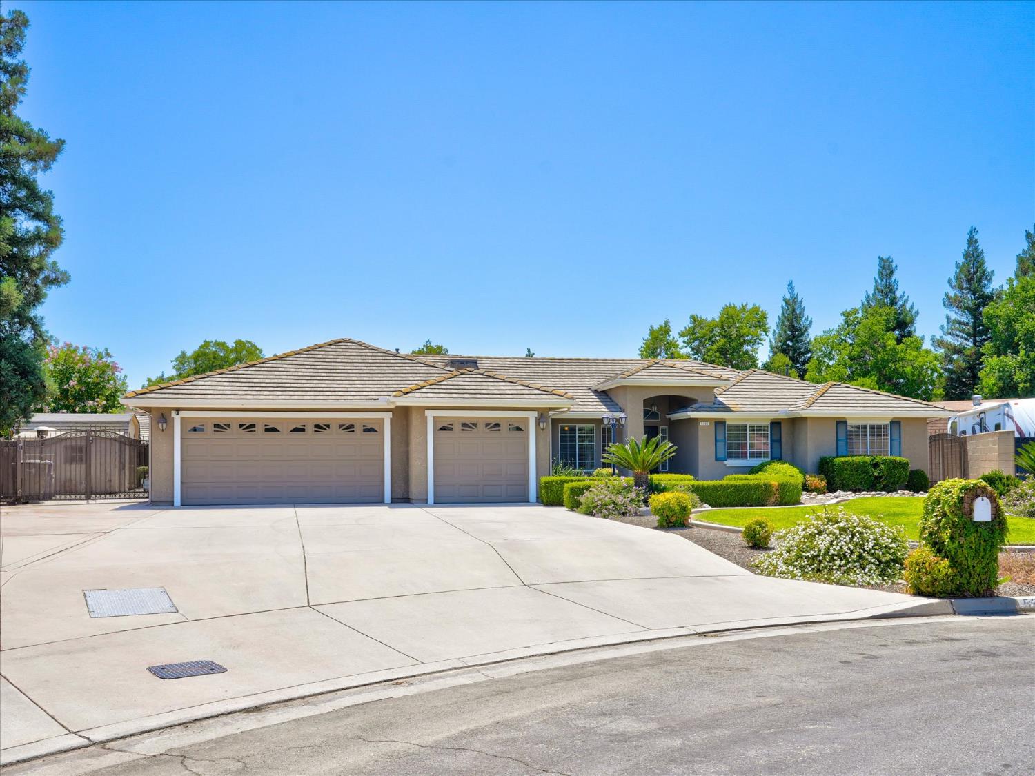 5291 W Spruce Ave, Fresno, CA 93722
