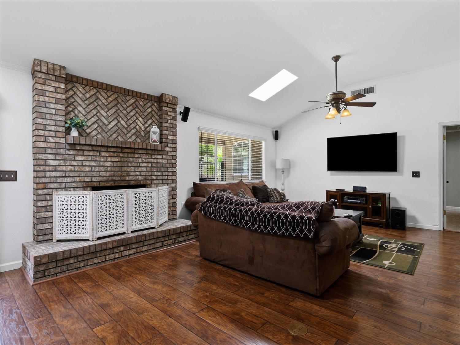 5291 W Spruce Ave, Fresno, CA 93722