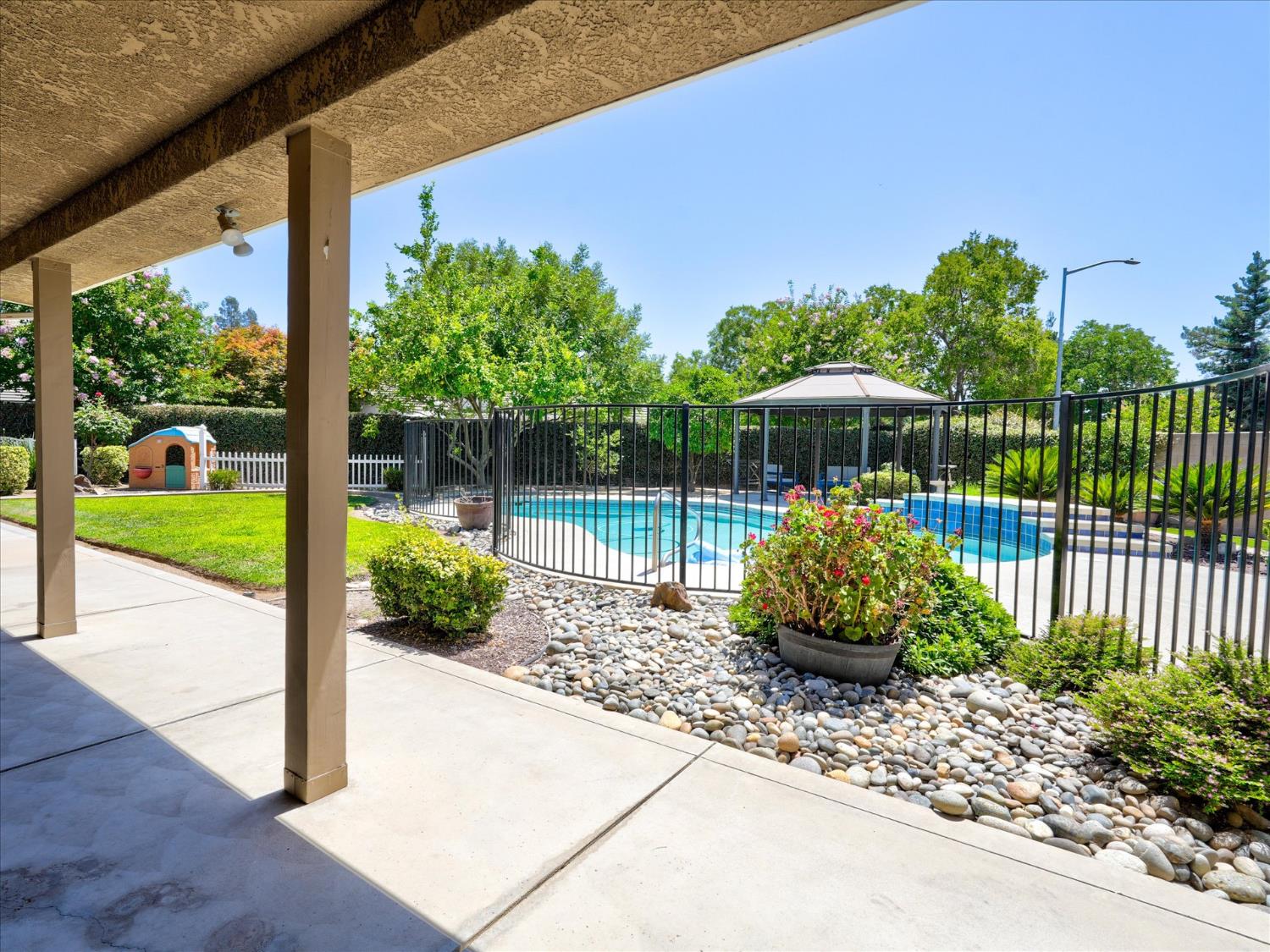 5291 W Spruce Ave, Fresno, CA 93722