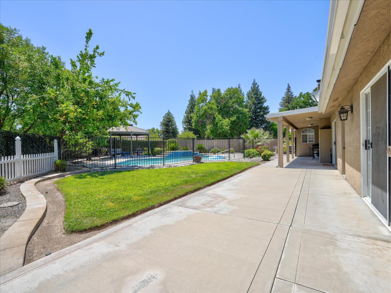 5291 W Spruce Ave, Fresno, CA 93722