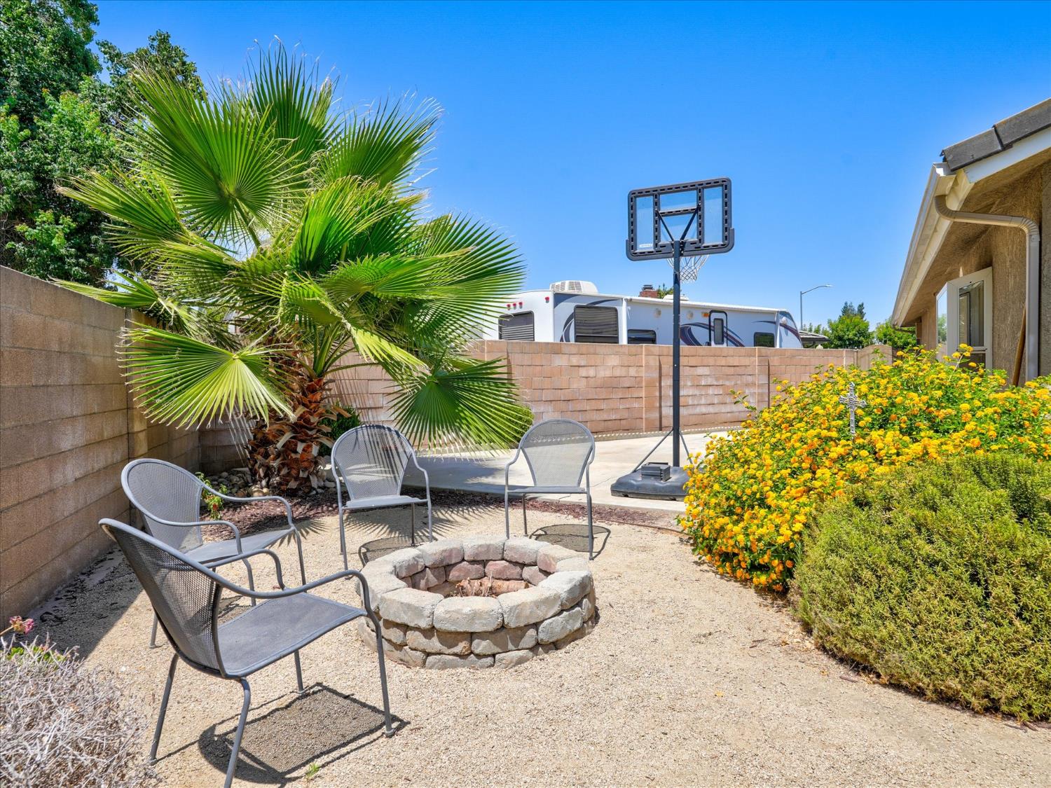 5291 W Spruce Ave, Fresno, CA 93722