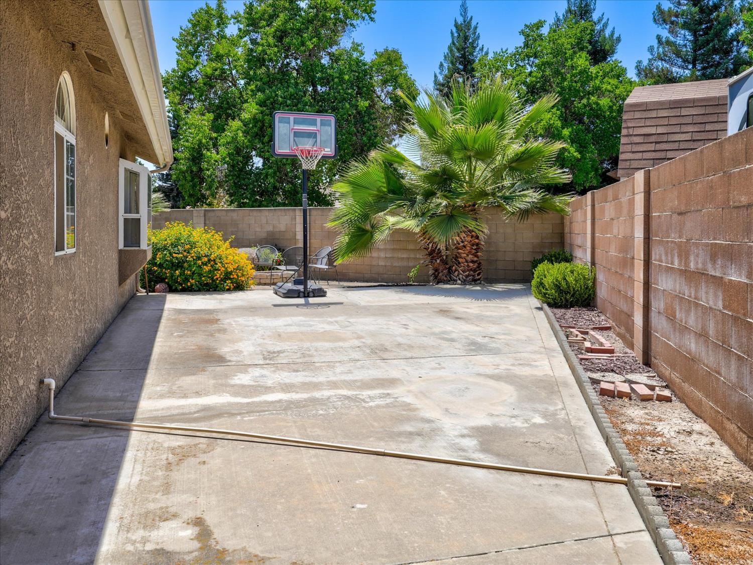 5291 W Spruce Ave, Fresno, CA 93722