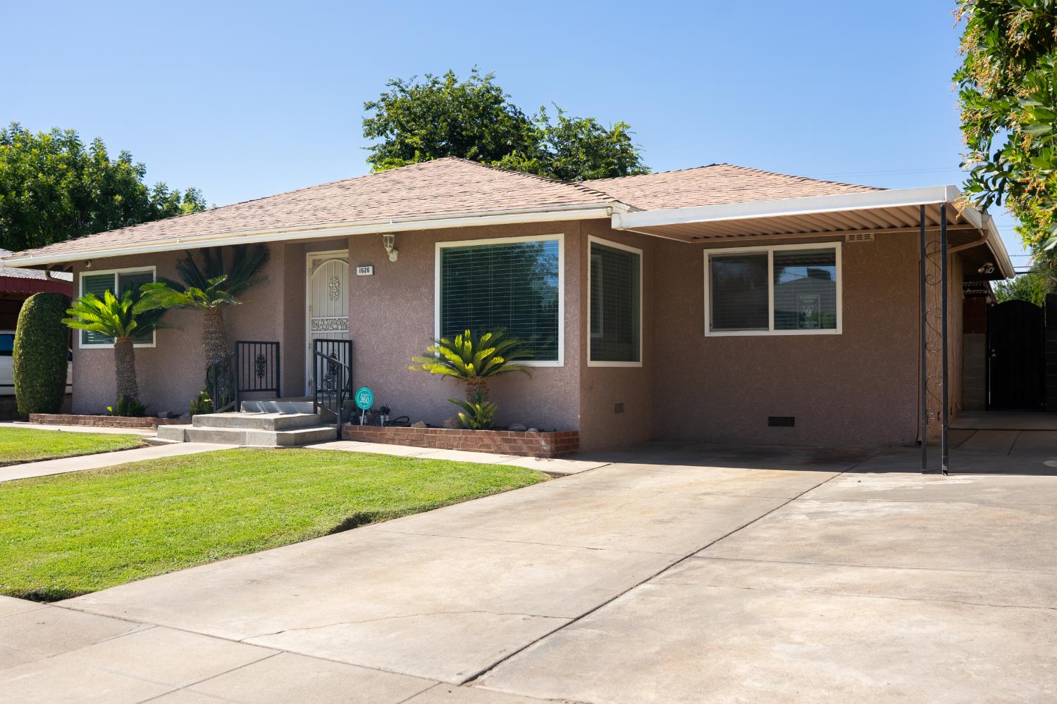 1626 W Yale Ave, Fresno, CA 93705