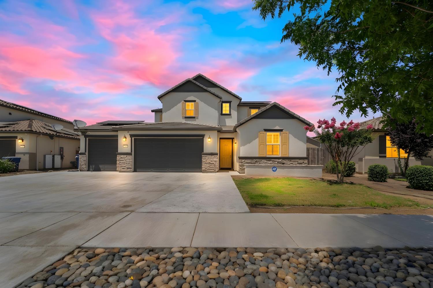 763 Howard St, Kingsburg, CA 93631