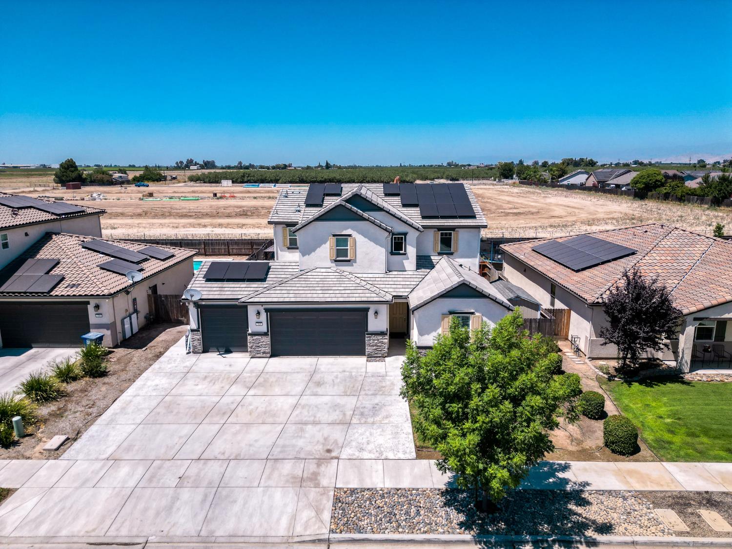 763 Howard St, Kingsburg, CA 93631