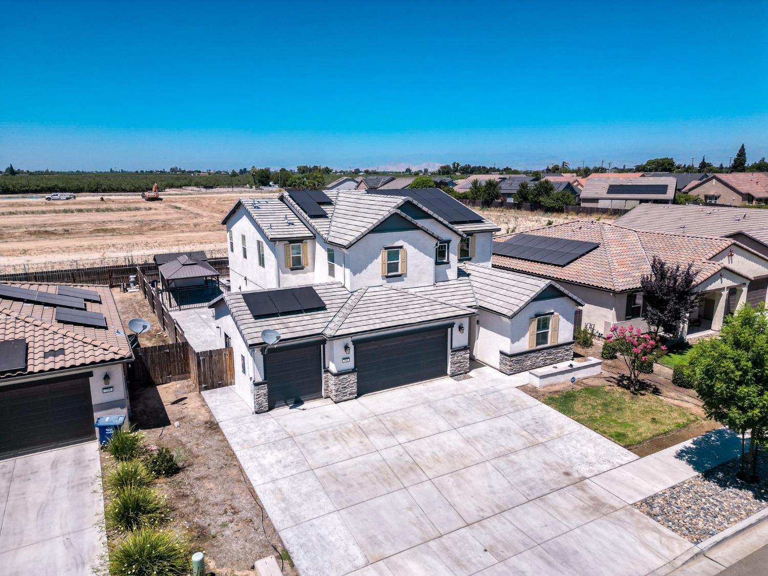 763 Howard St, Kingsburg, CA 93631