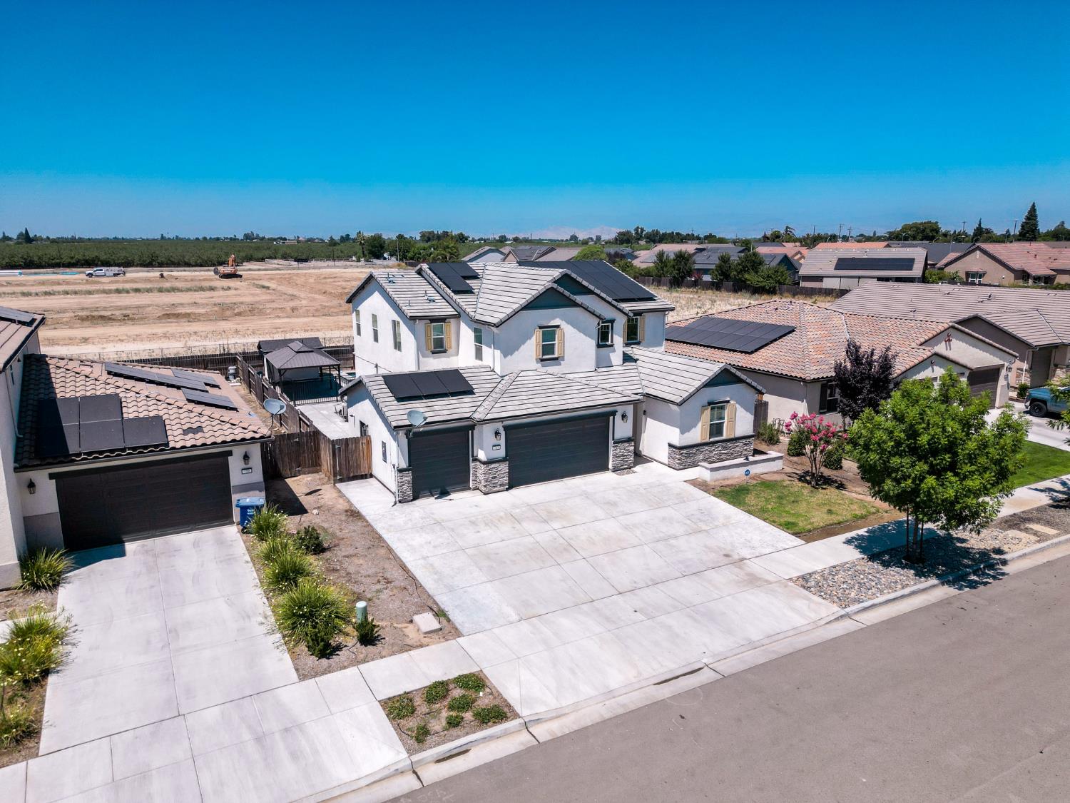 763 Howard St, Kingsburg, CA 93631