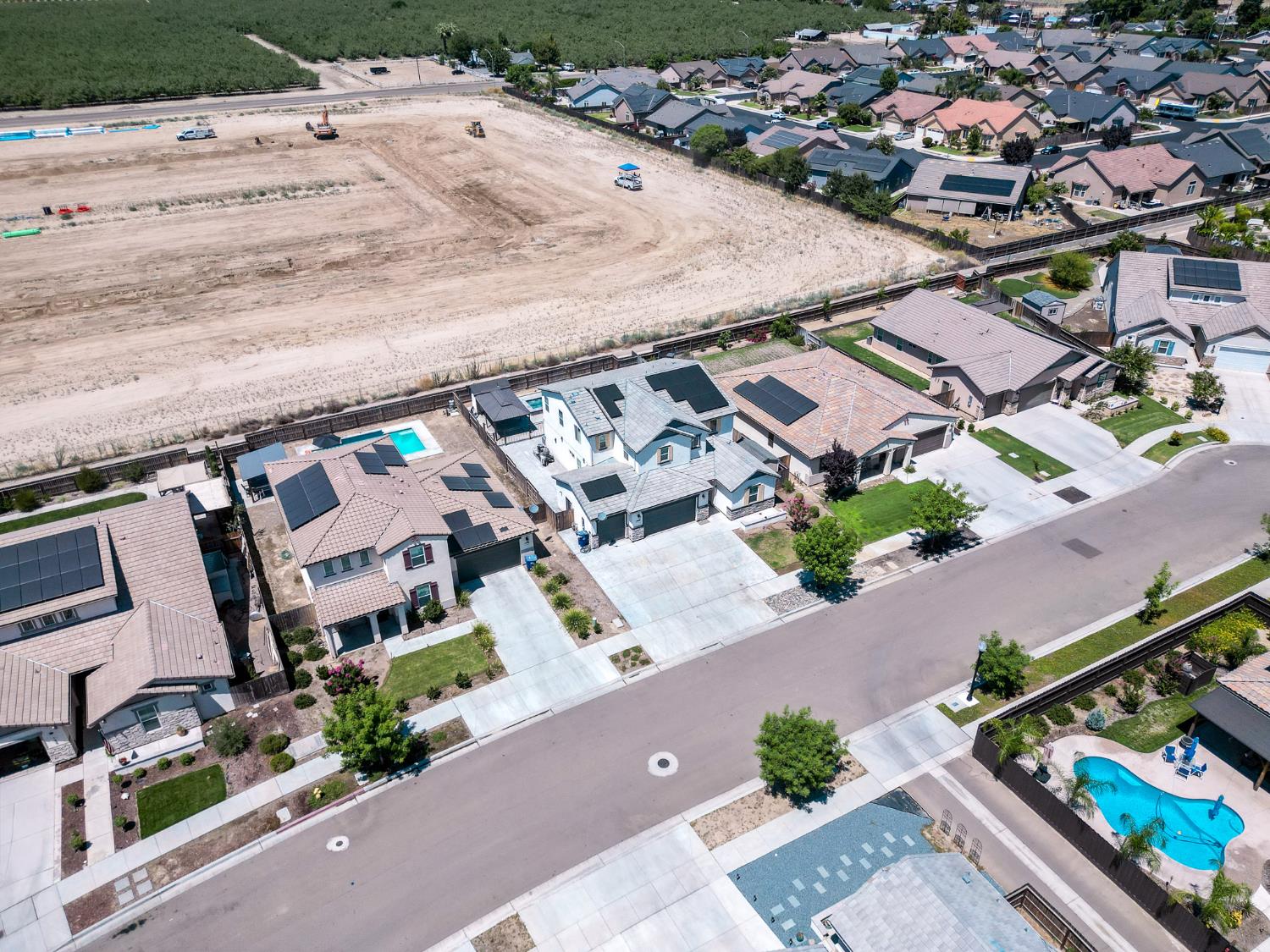 763 Howard St, Kingsburg, CA 93631