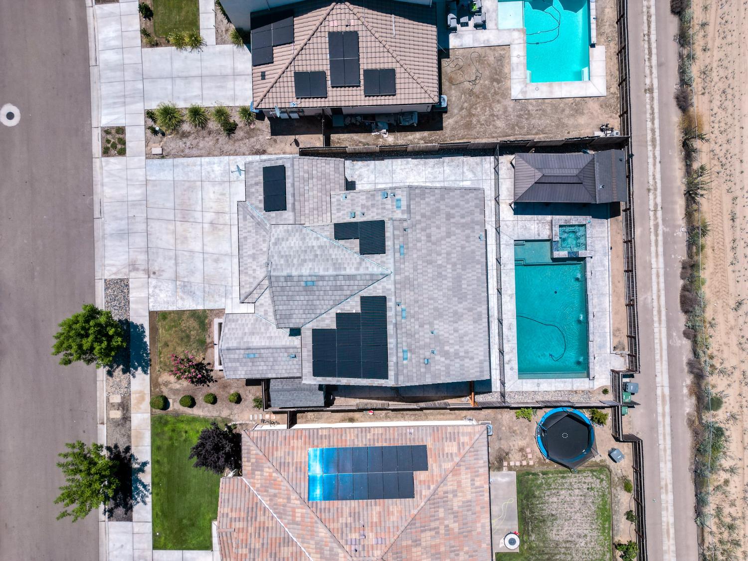 763 Howard St, Kingsburg, CA 93631