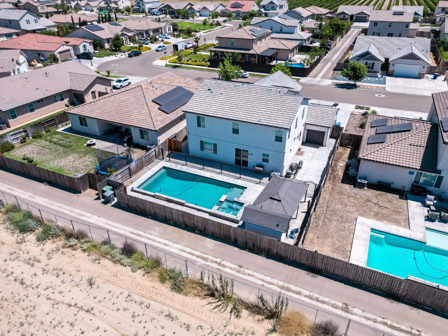 763 Howard St, Kingsburg, CA 93631